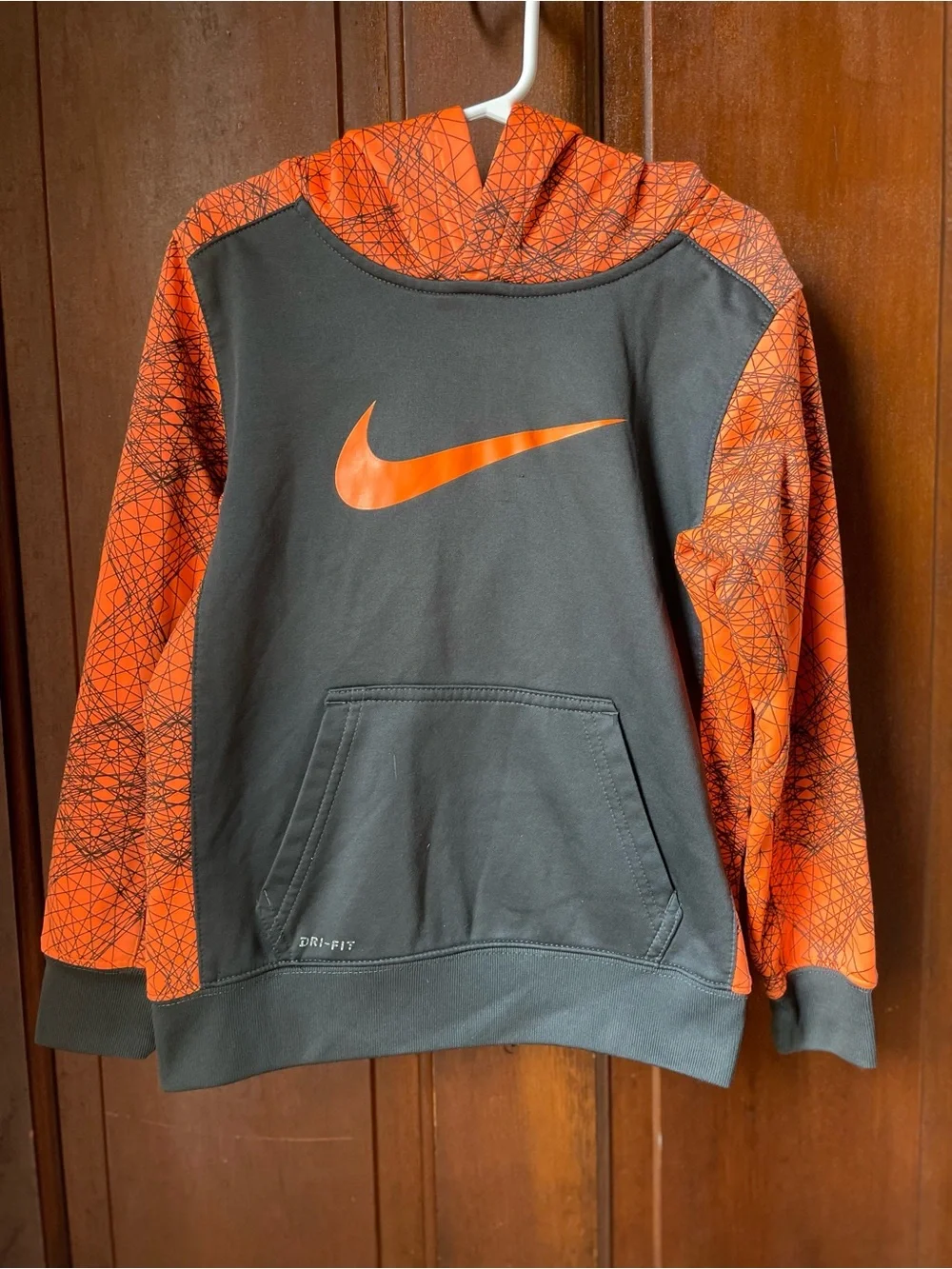 Nike dri fit boys size 6 gray / orange athletic hoodie